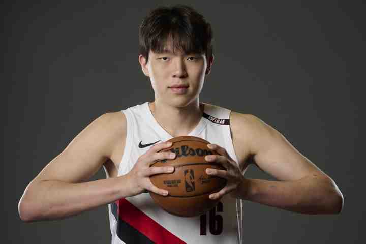 媒体人：目前看来 杨瀚森在与卡尔森和波特的内线竞争中占据优势